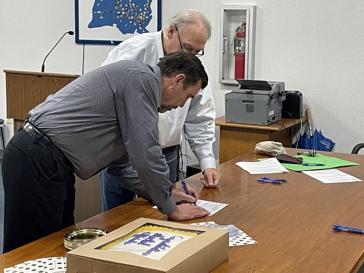 Mayor signing swear-in documents